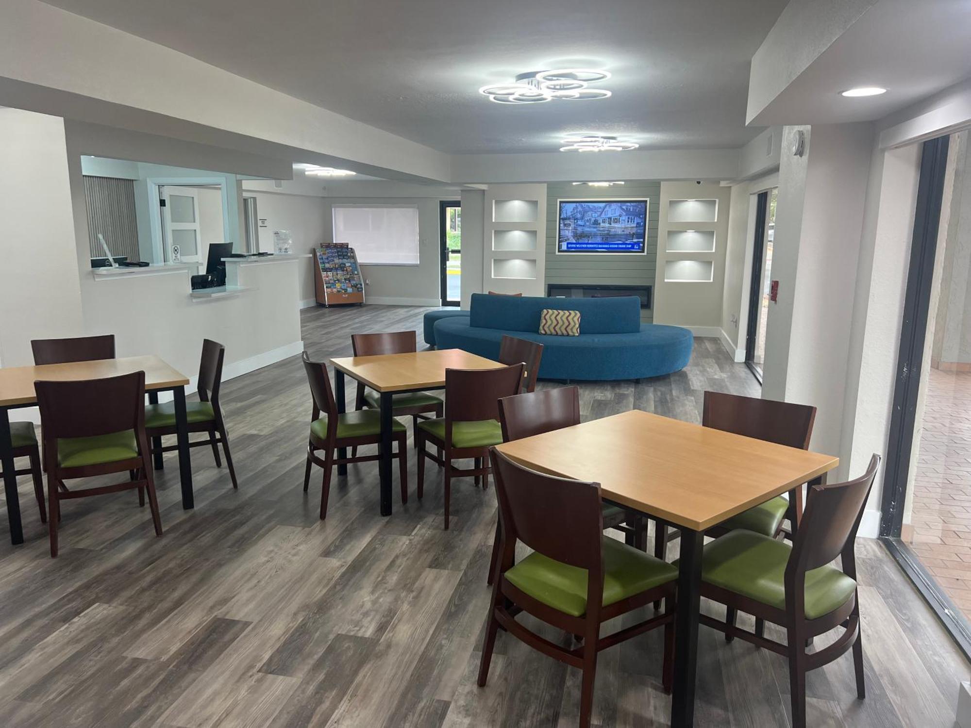 Quality Inn & Suites Orlando East - Ucf Area Alafaya Екстер'єр фото