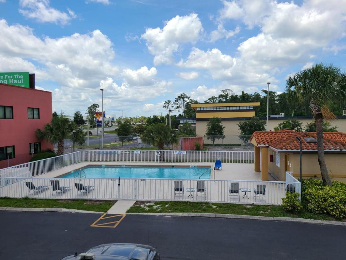 Quality Inn & Suites Orlando East - Ucf Area Alafaya Екстер'єр фото