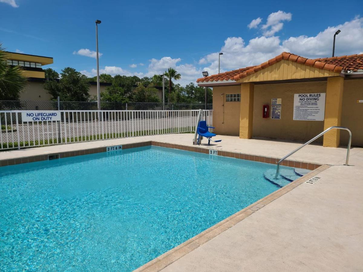 Quality Inn & Suites Orlando East - Ucf Area Alafaya Екстер'єр фото